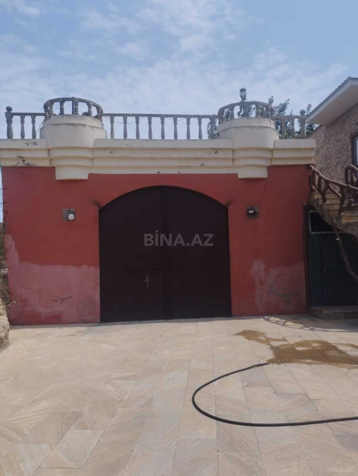 Satılır 8 otaqlı həyət evi 890 m²