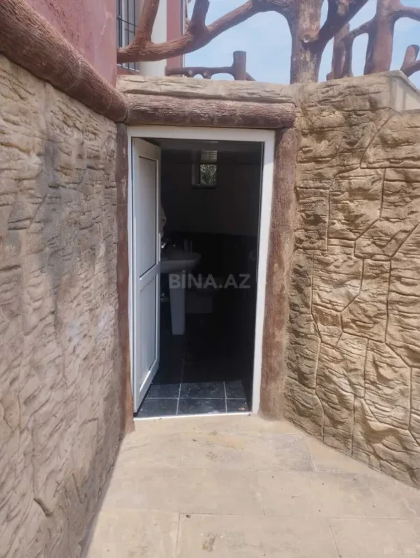 Satılır 8 otaqlı həyət evi 890 m²