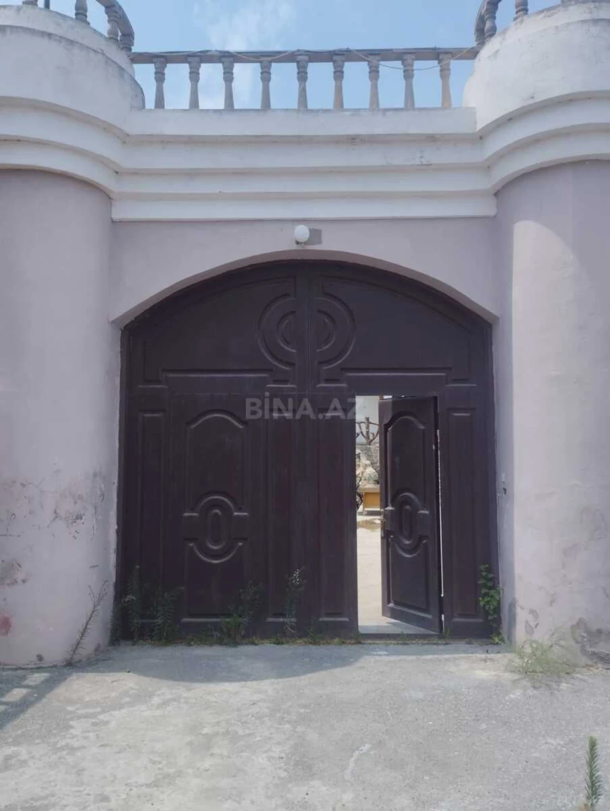 Satılır 8 otaqlı həyət evi 890 m²