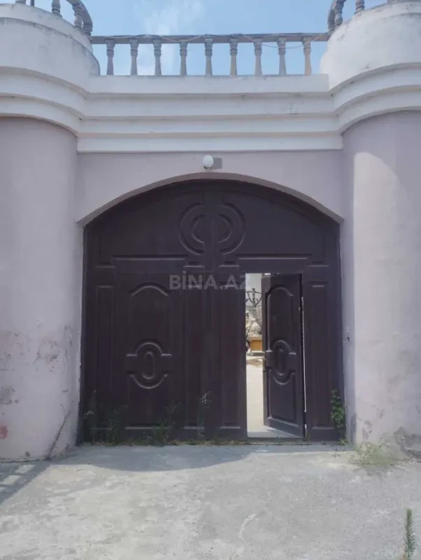 Satılır 8 otaqlı həyət evi 890 m²