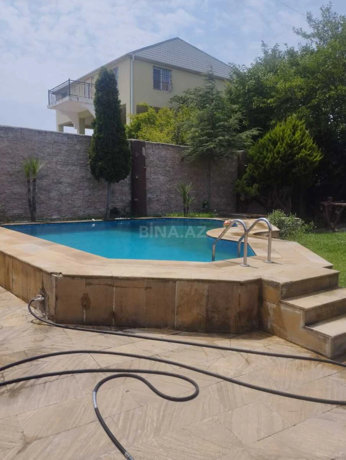 Satılır 8 otaqlı həyət evi 890 m²