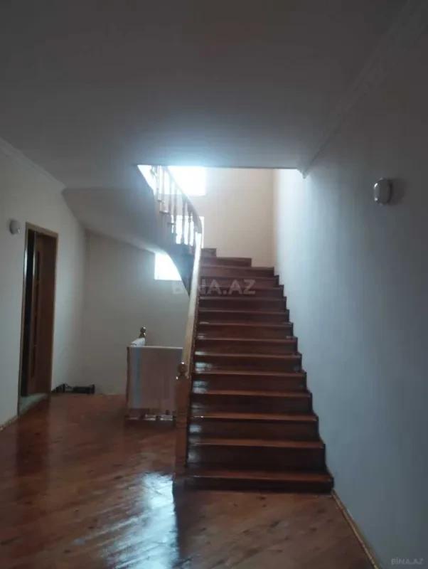 Satılır 8 otaqlı həyət evi 890 m²