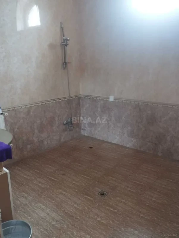 Satılır 8 otaqlı həyət evi 890 m²