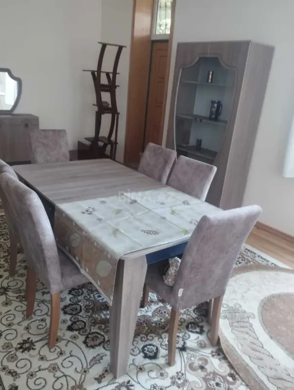 Satılır 8 otaqlı həyət evi 890 m²