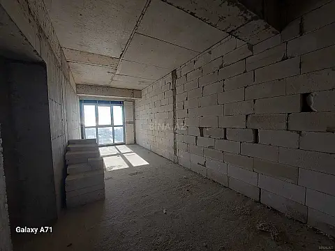 Satılır 5 otaqlı mənzil 204 m²