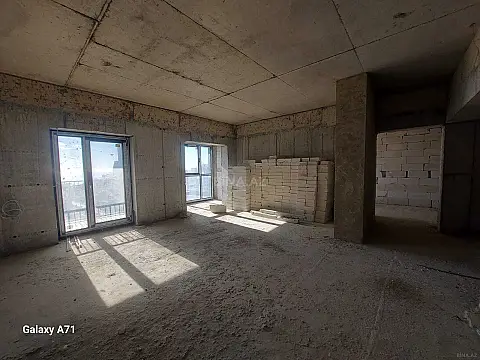 Satılır 5 otaqlı mənzil 204 m²