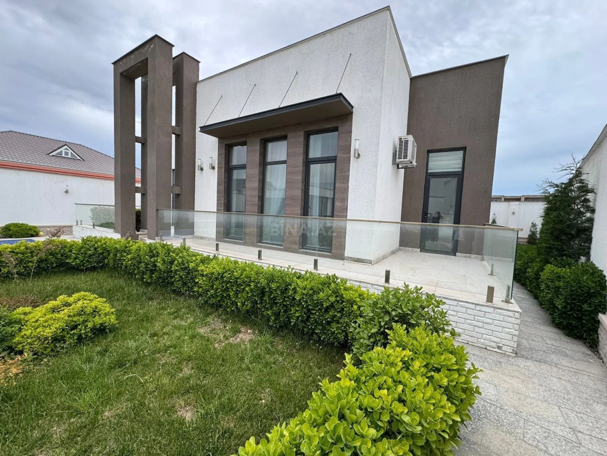 Kirayə verilir 4 otaqlı həyət evi 240 m²