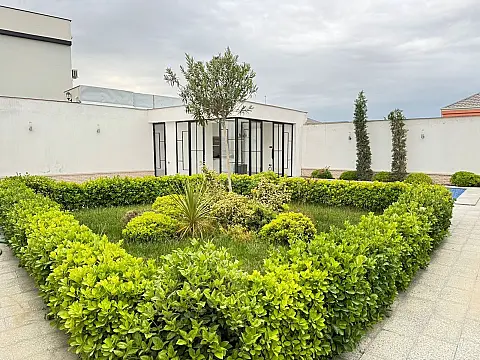 Kirayə verilir 4 otaqlı həyət evi 240 m²