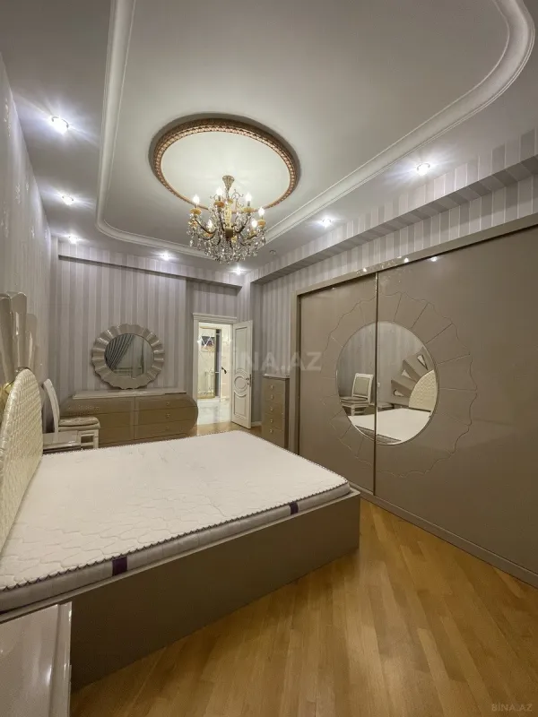 Satılır 4 otaqlı mənzil 182 m²