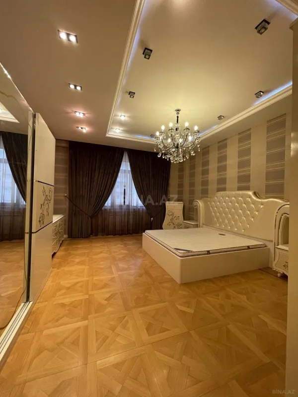 Satılır 4 otaqlı mənzil 182 m²