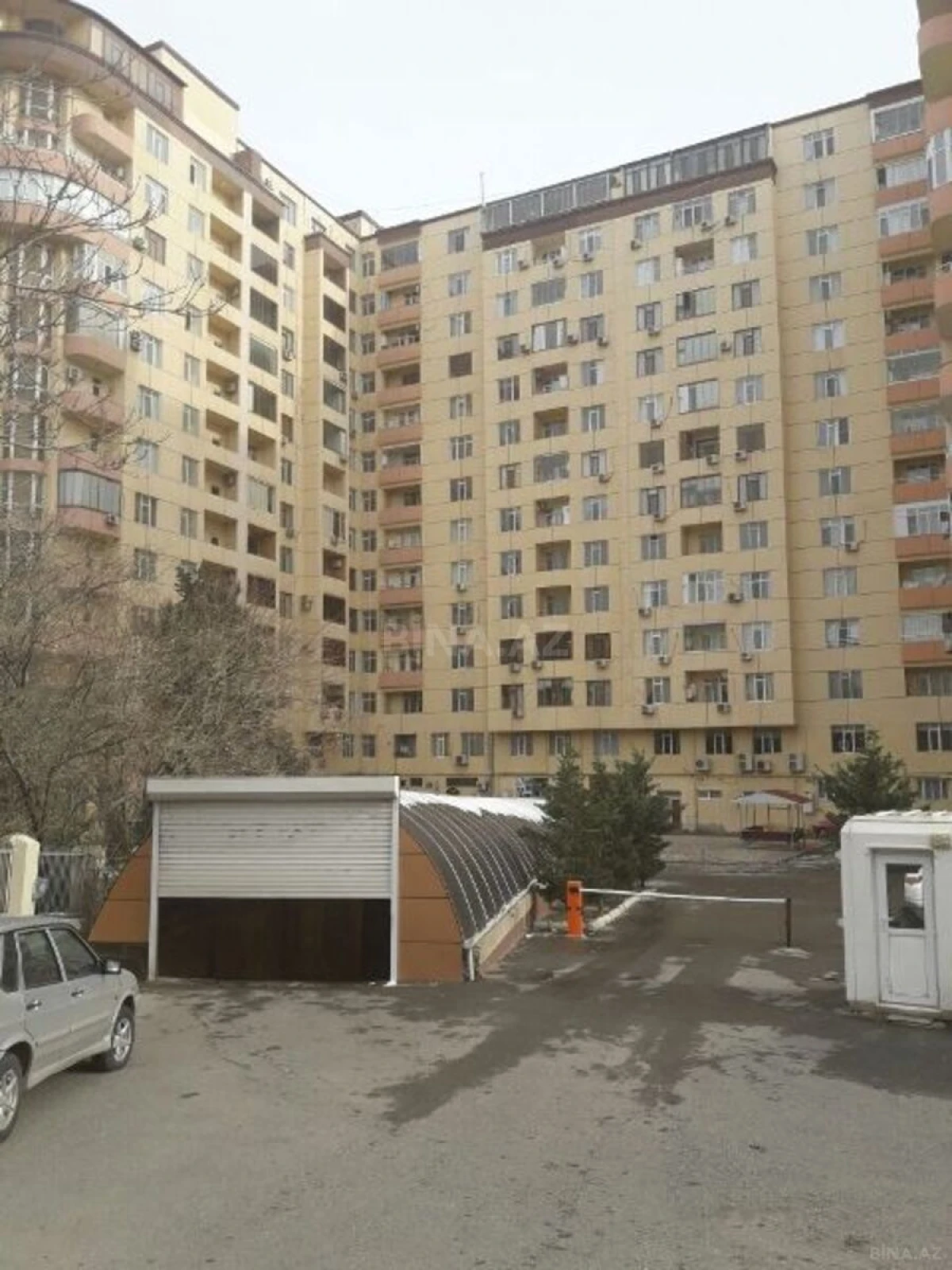 Satılır 4 otaqlı mənzil 182 m²
