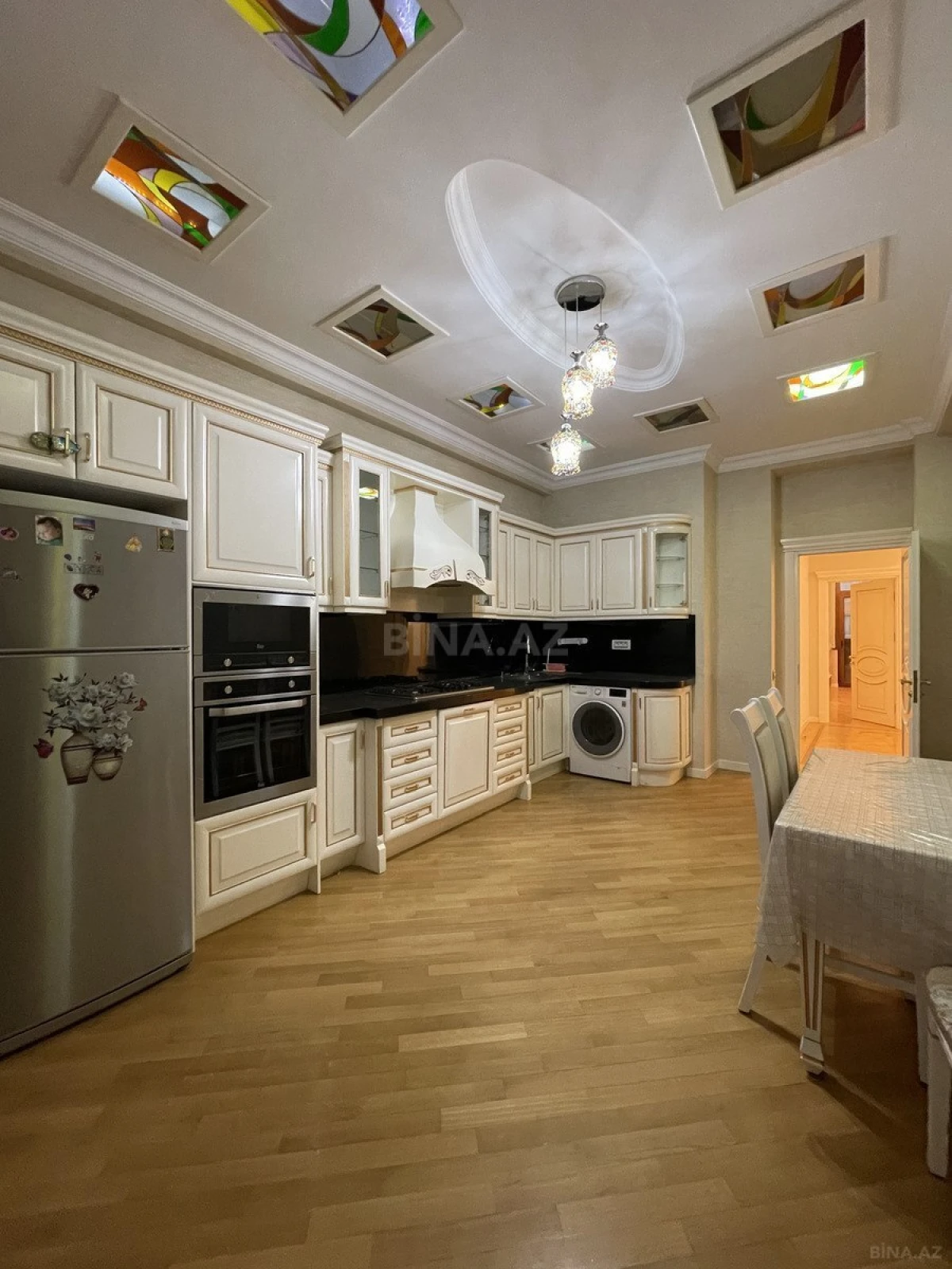 Satılır 4 otaqlı mənzil 182 m²