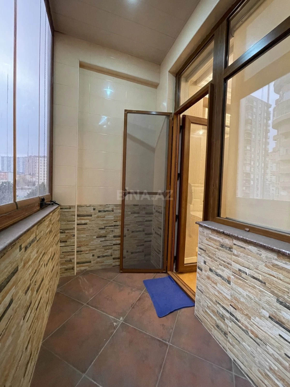 Satılır 4 otaqlı mənzil 182 m²