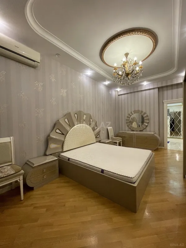 Satılır 4 otaqlı mənzil 182 m²