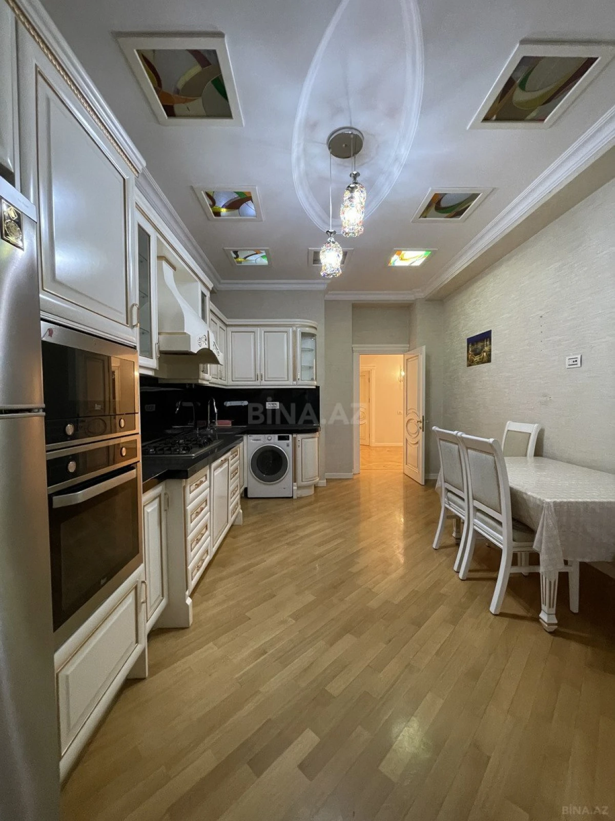 Satılır 4 otaqlı mənzil 182 m²