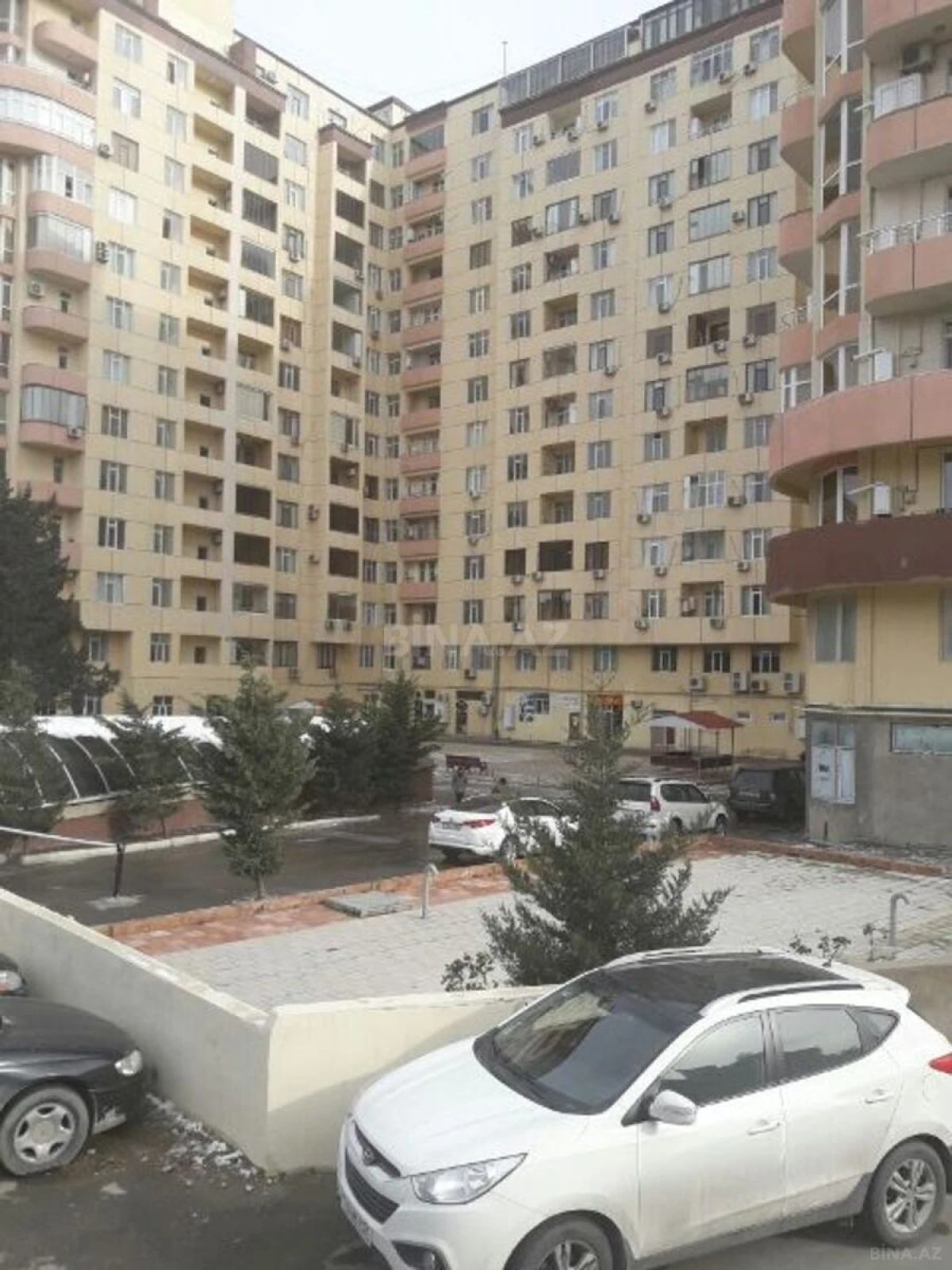 Satılır 4 otaqlı mənzil 182 m²