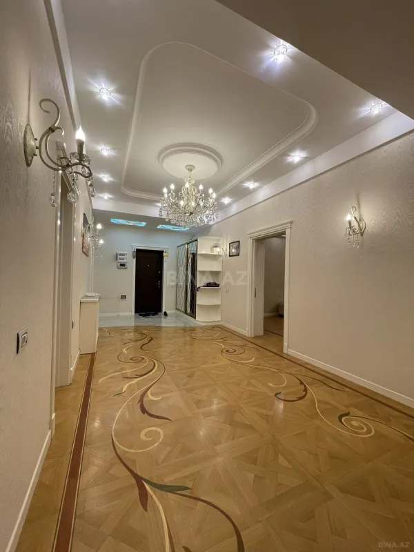 Satılır 4 otaqlı mənzil 182 m²