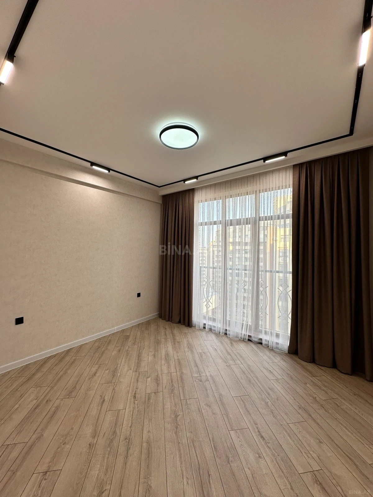 Satılır 2 otaqlı mənzil 85 m²