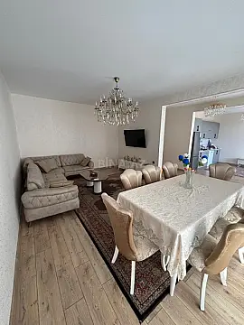 Satılır 6 otaqlı həyət evi 200 m²