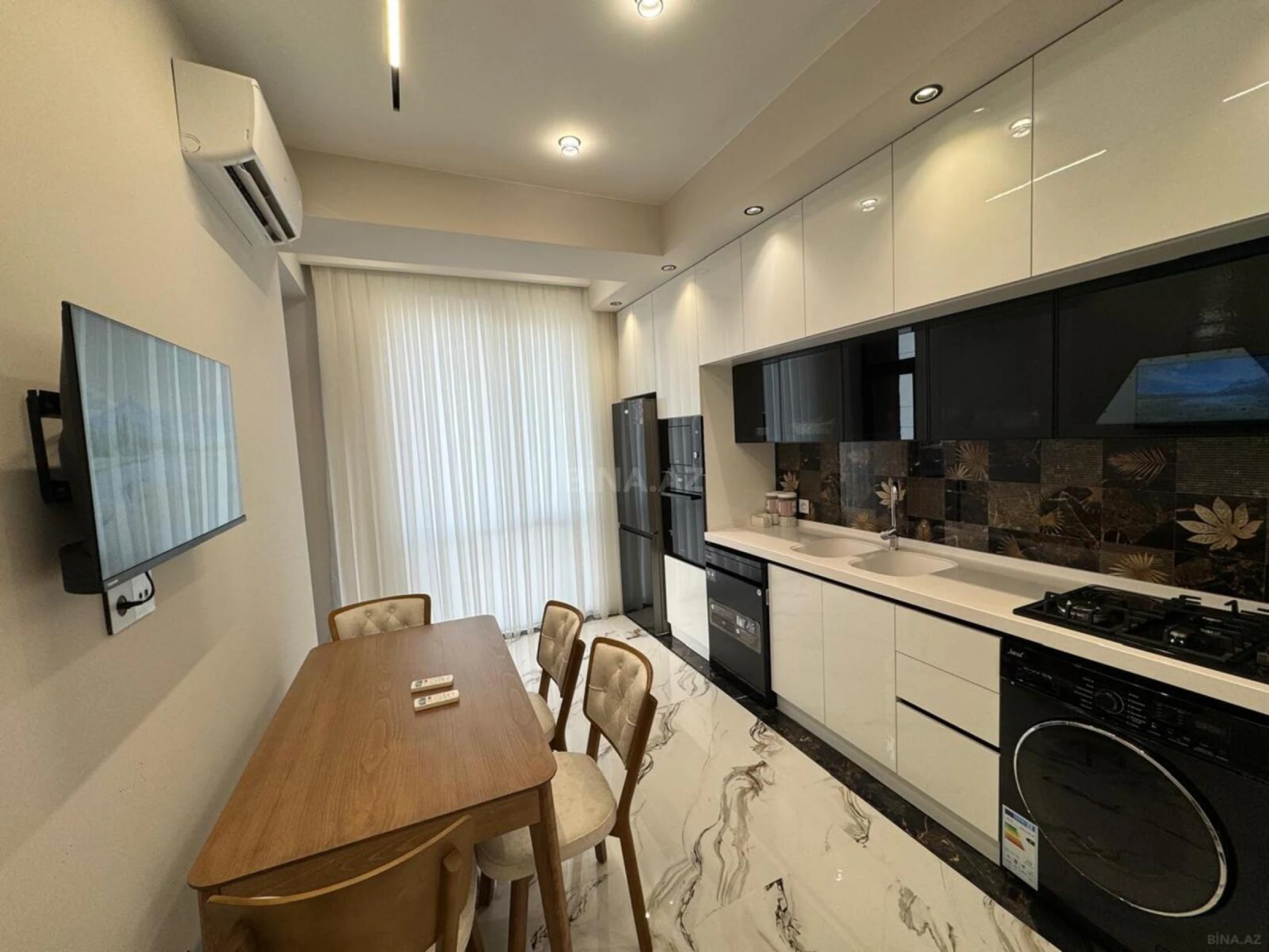 Kirayə verilir 3 otaqlı mənzil 130 m²