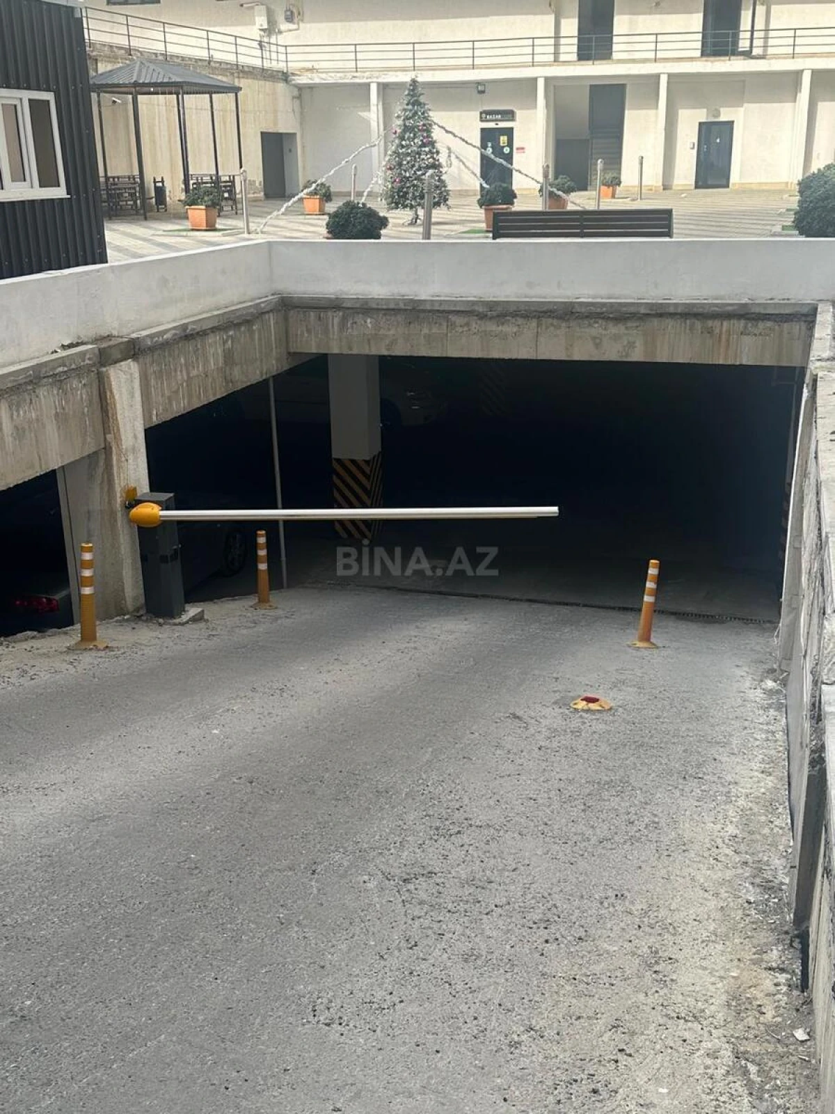 Satılır 3 otaqlı mənzil 126 m²