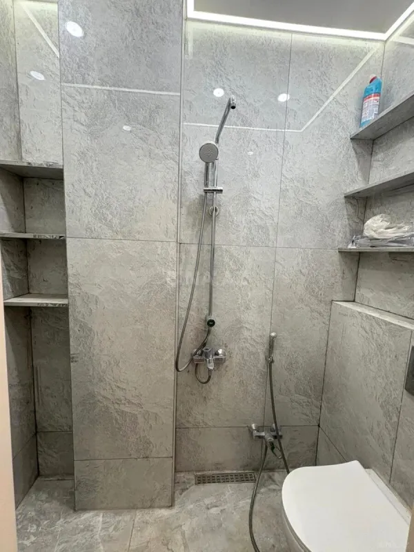 Satılır 2 otaqlı mənzil 73 m²