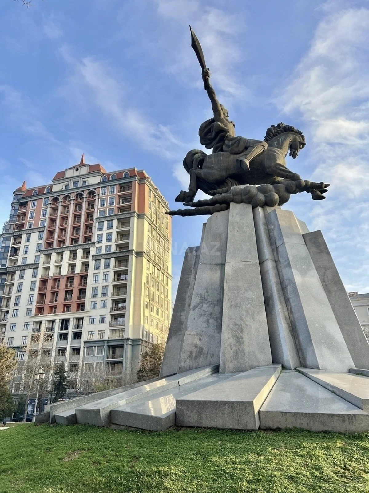 Satılır 2 otaqlı mənzil 73 m²