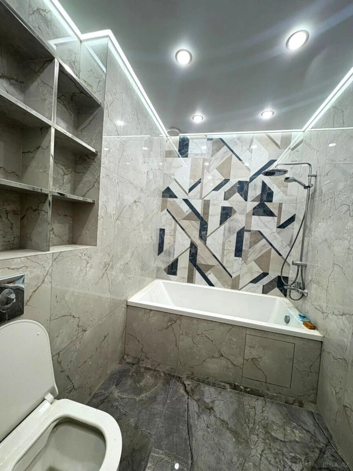 Satılır 2 otaqlı mənzil 73 m²