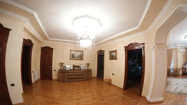 Satılır 3 otaqlı mənzil 170 m²