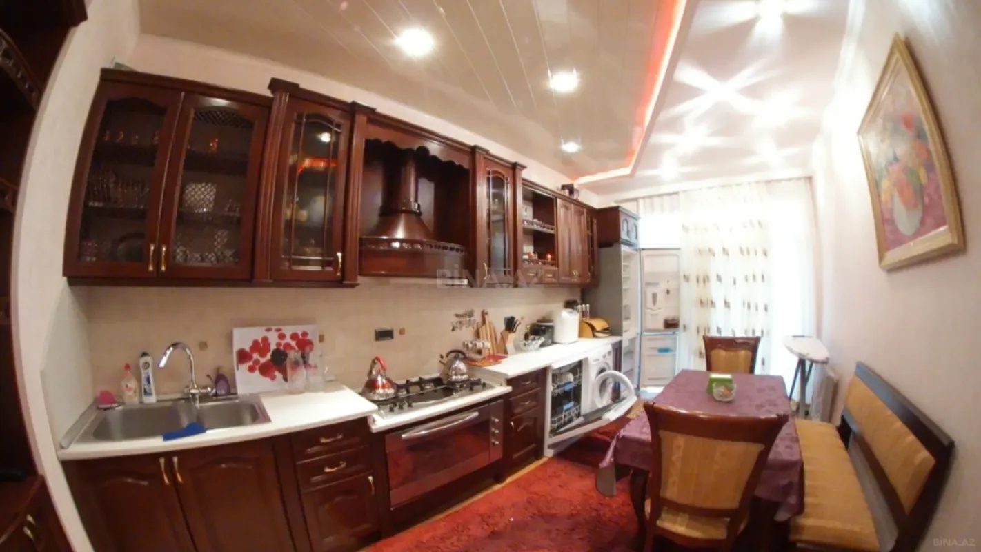 Satılır 3 otaqlı mənzil 170 m²
