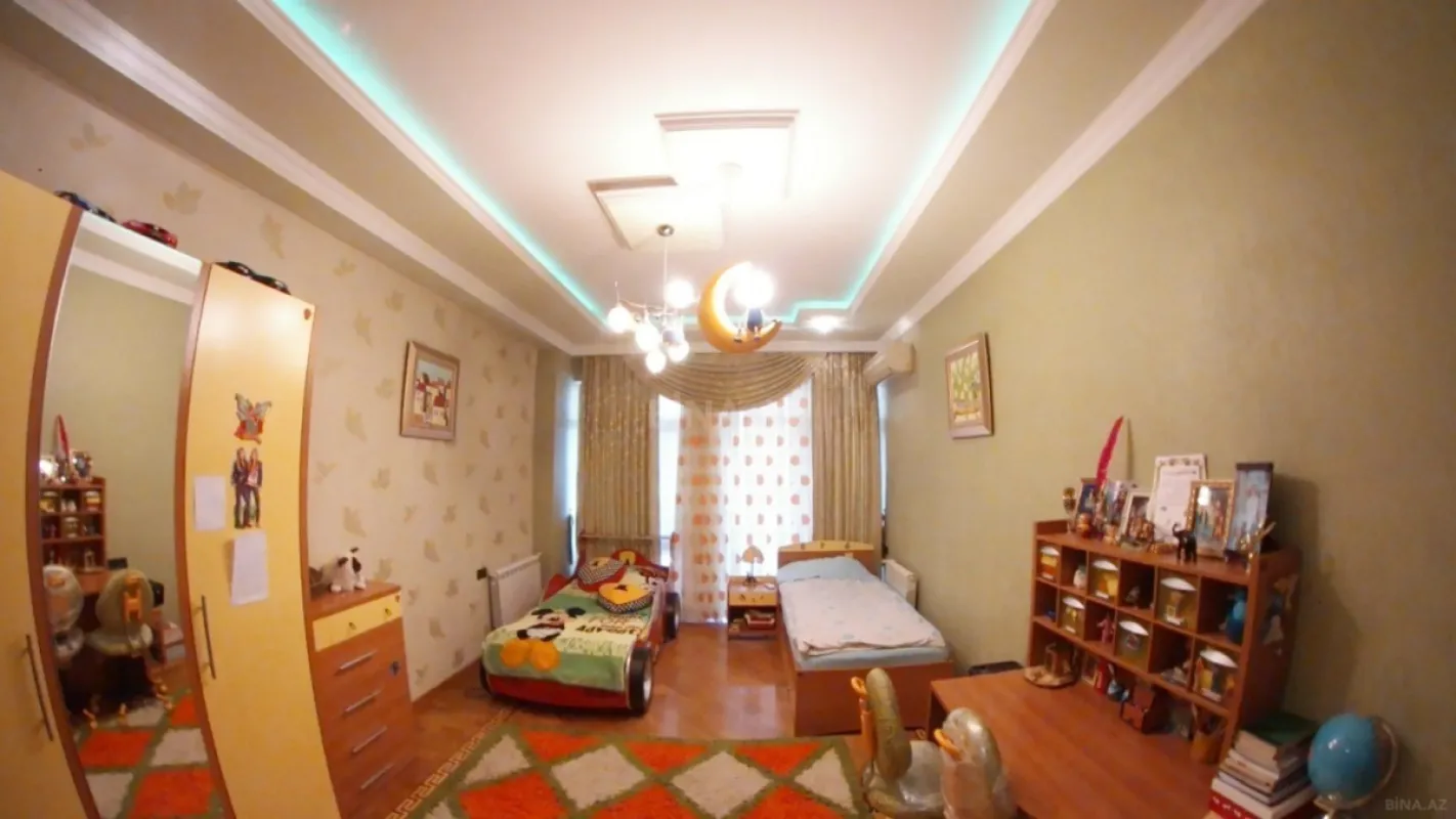 Satılır 3 otaqlı mənzil 170 m²