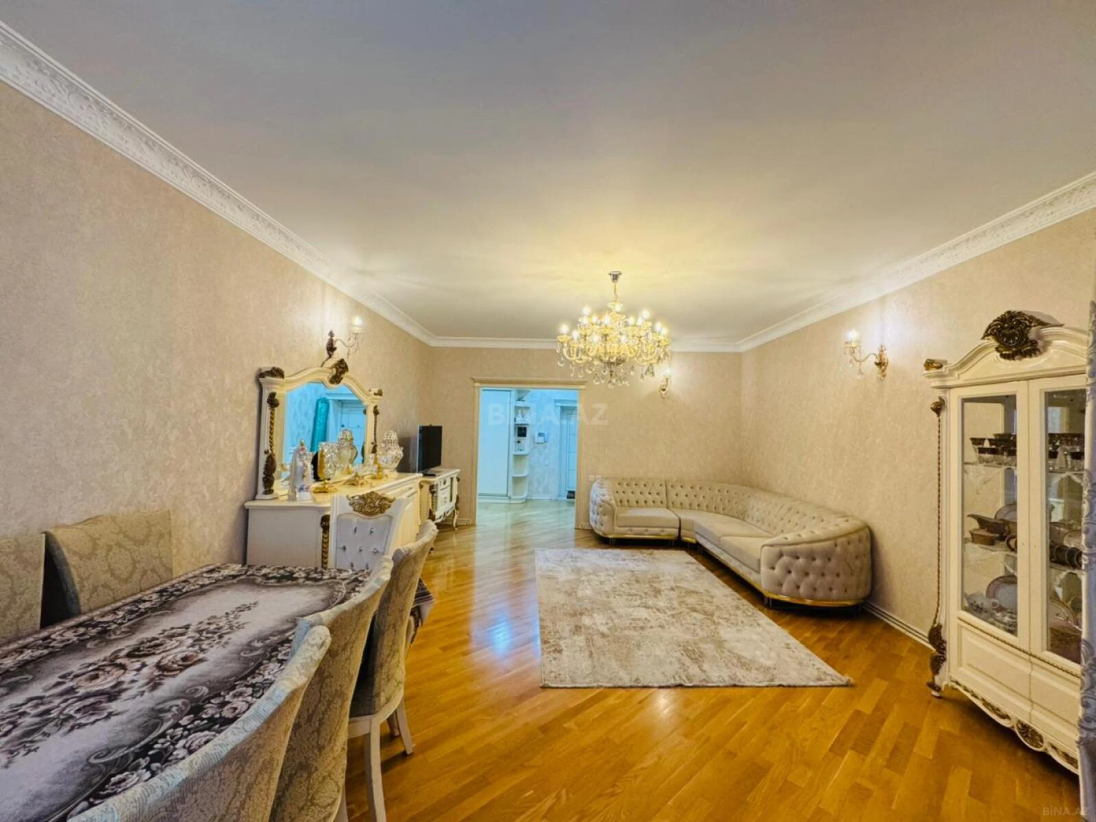 Satılır 3 otaqlı mənzil 145 m²