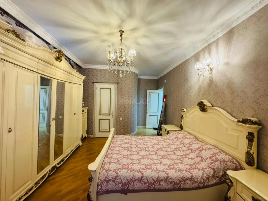 Satılır 3 otaqlı mənzil 145 m²