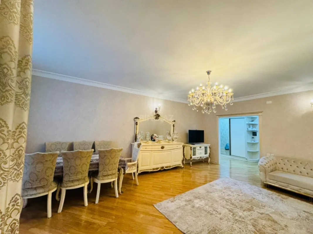 Satılır 3 otaqlı mənzil 145 m²