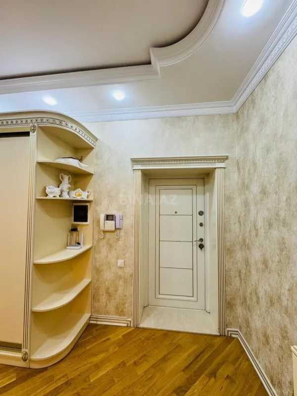 Satılır 3 otaqlı mənzil 145 m²
