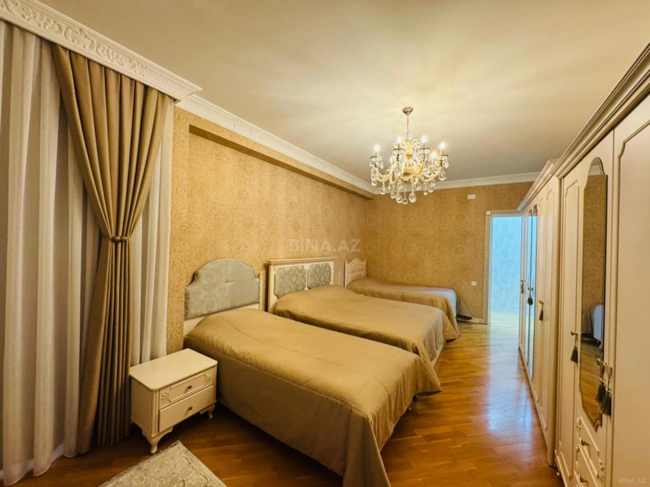 Satılır 3 otaqlı mənzil 145 m²