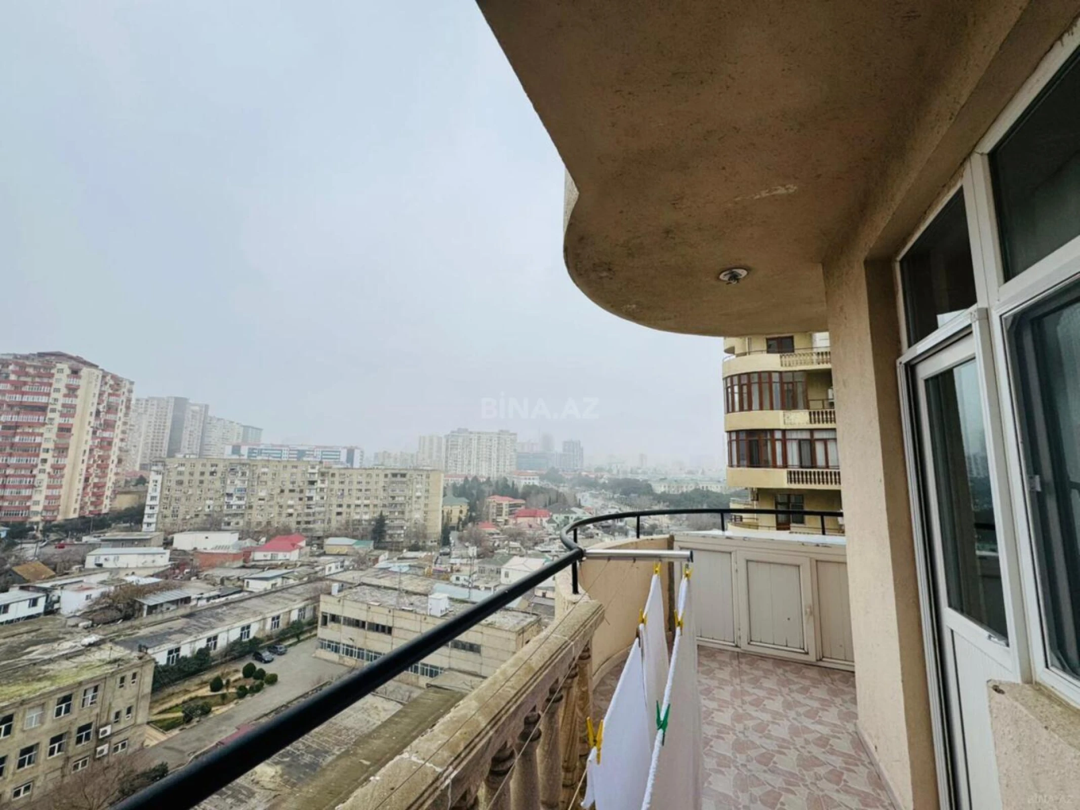 Satılır 3 otaqlı mənzil 145 m²
