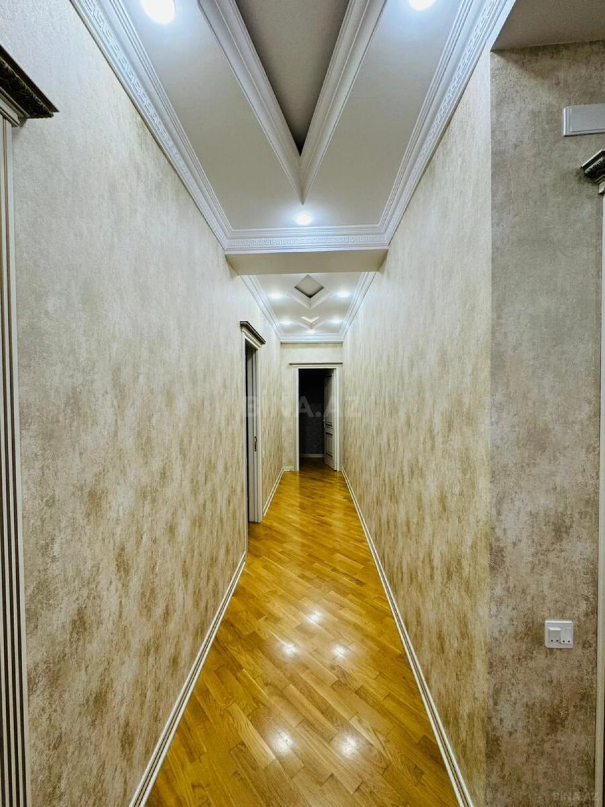Satılır 3 otaqlı mənzil 145 m²