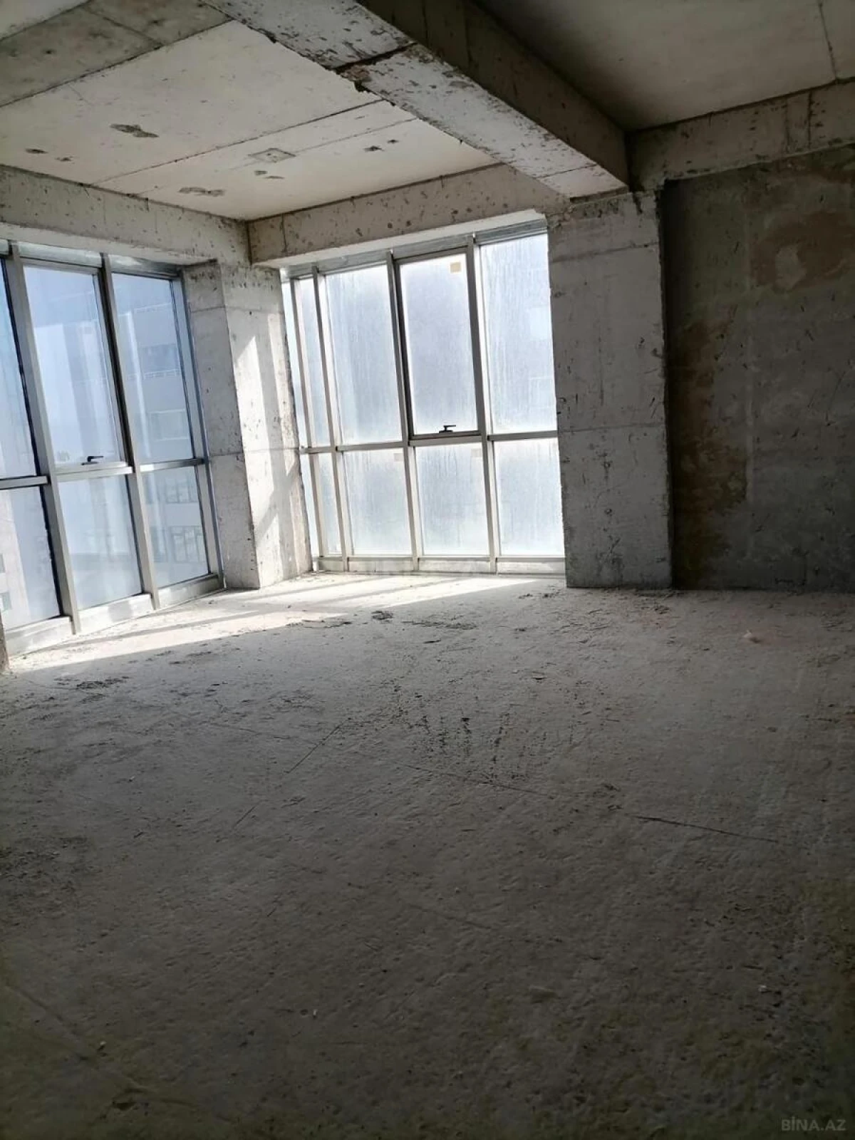 Satılır 3 otaqlı mənzil 138 m²