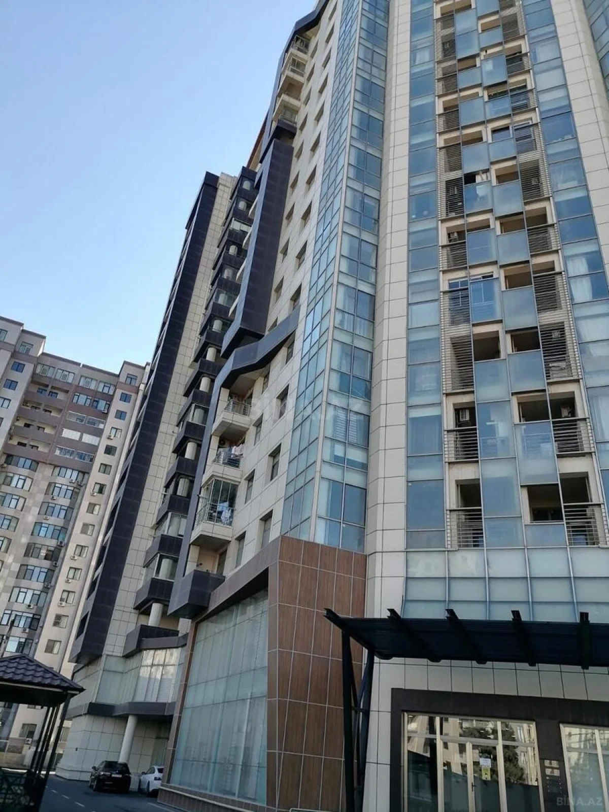 Satılır 3 otaqlı mənzil 138 m²
