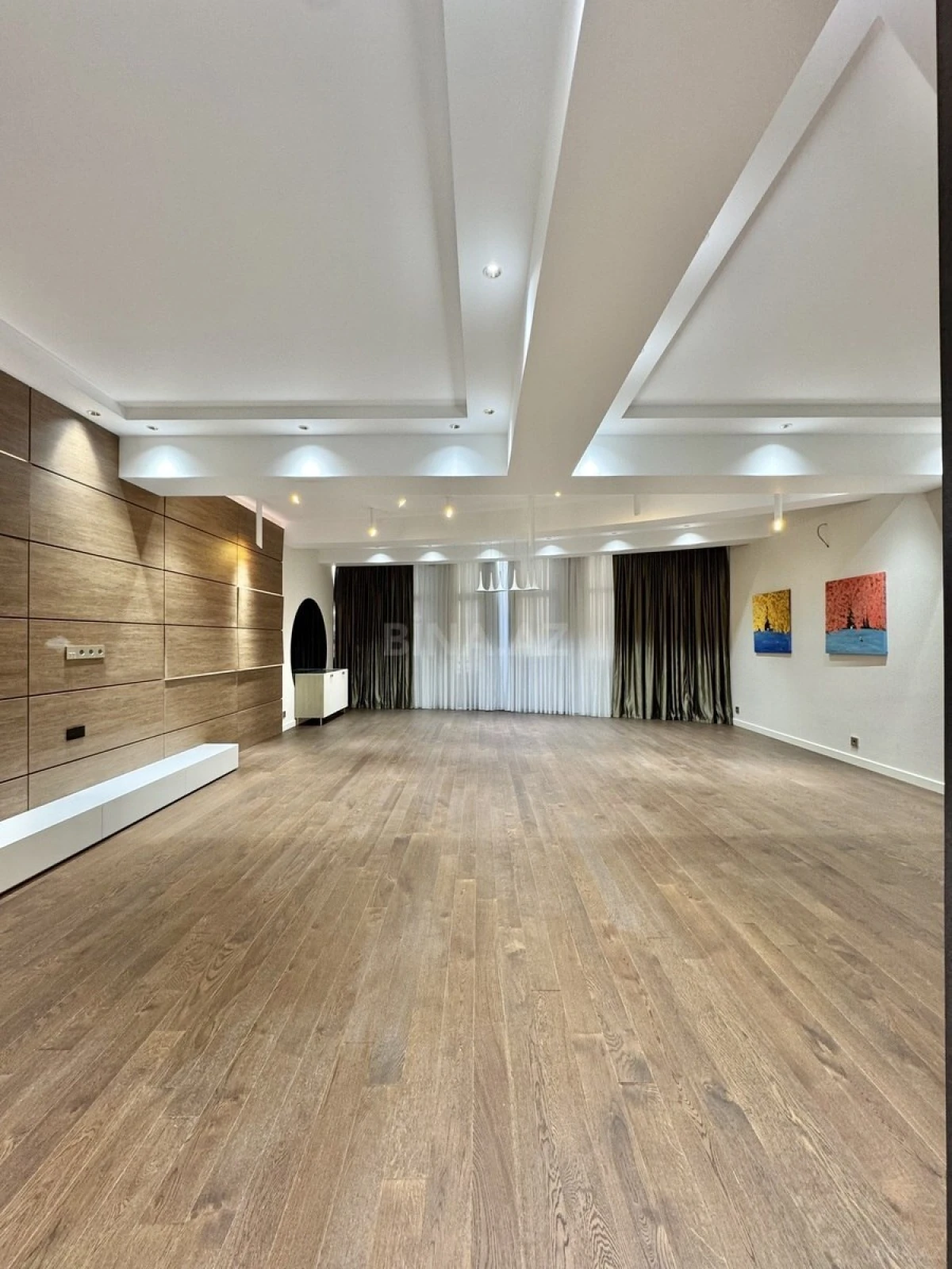 Satılır 5 otaqlı mənzil 285 m²