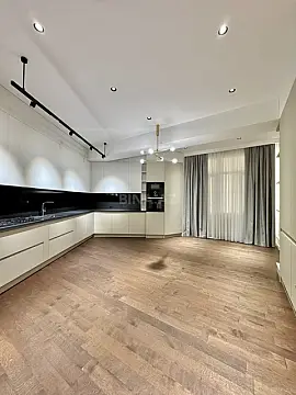 Satılır 5 otaqlı mənzil 285 m²