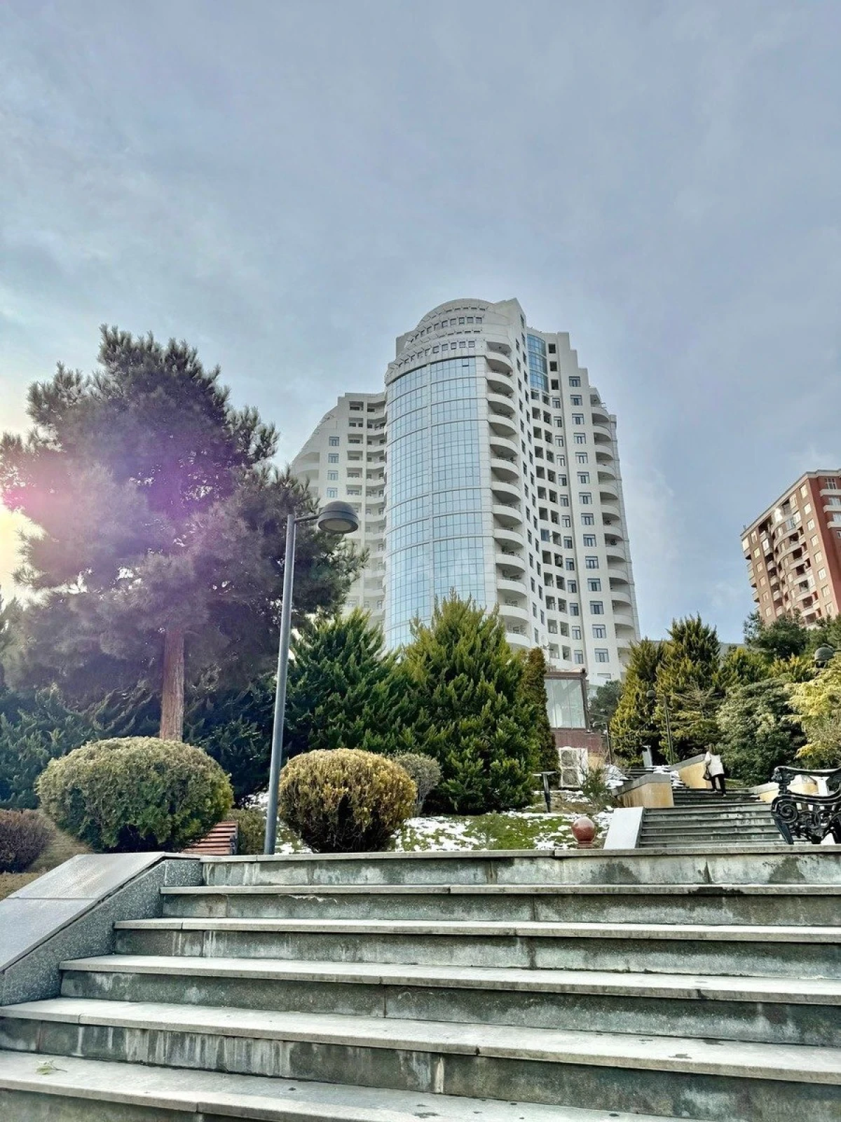 Satılır 5 otaqlı mənzil 285 m²