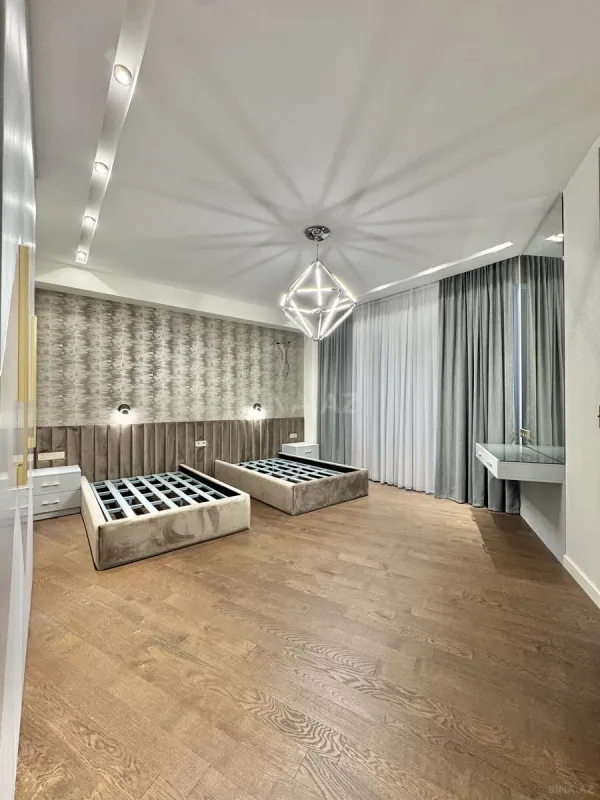 Satılır 5 otaqlı mənzil 285 m²