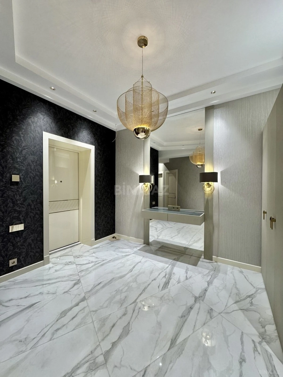 Satılır 5 otaqlı mənzil 285 m²