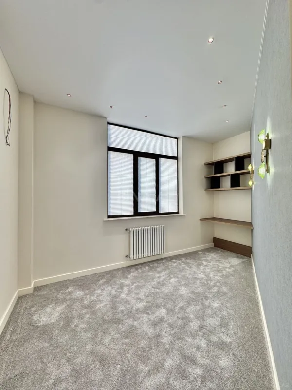 Satılır 5 otaqlı mənzil 285 m²