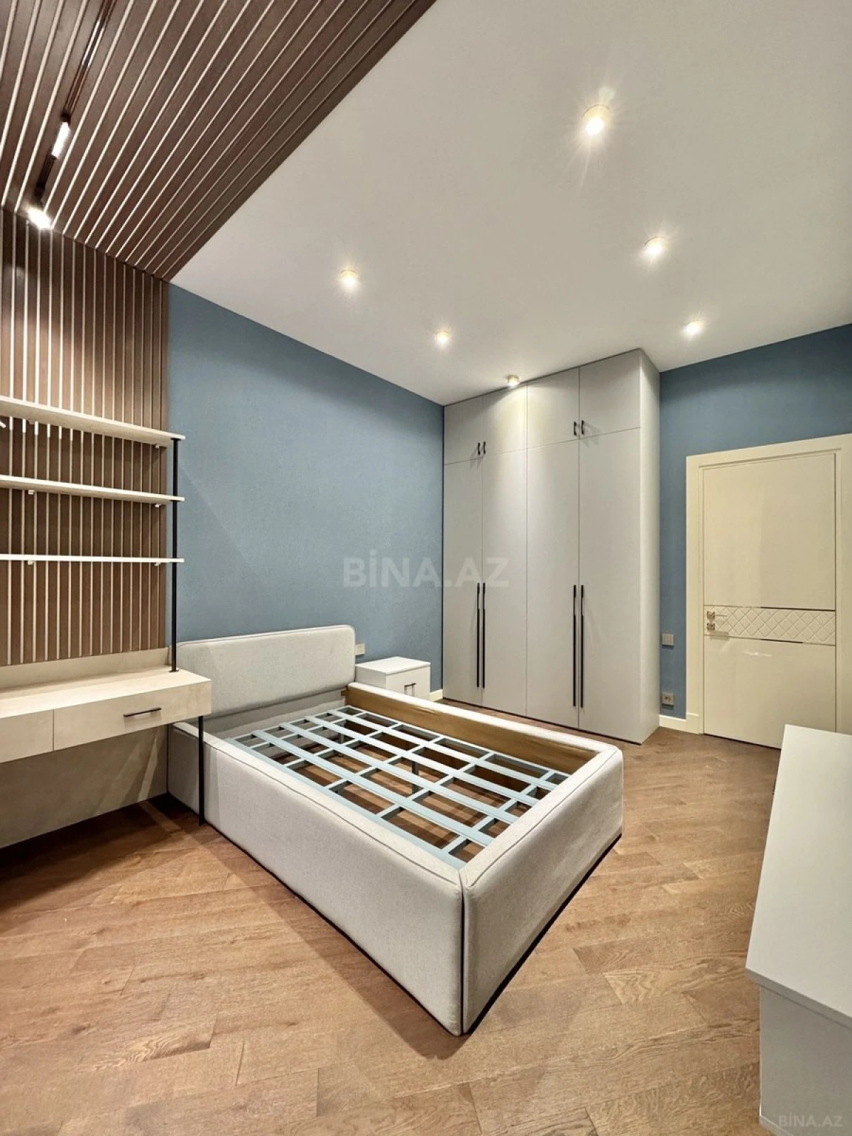 Satılır 5 otaqlı mənzil 285 m²