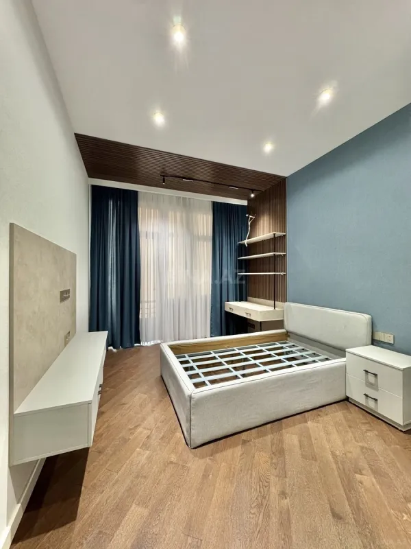 Satılır 5 otaqlı mənzil 285 m²