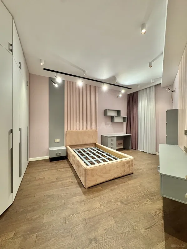 Satılır 5 otaqlı mənzil 285 m²