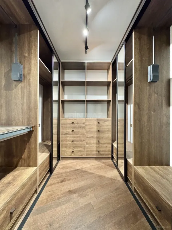 Satılır 5 otaqlı mənzil 285 m²